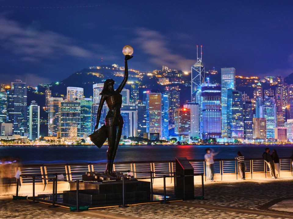 星光大道和維多利亞港夜景。