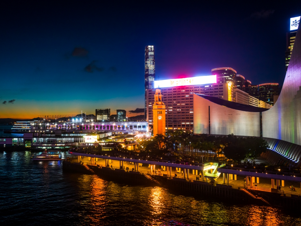 尖沙咀鐘樓夜景。