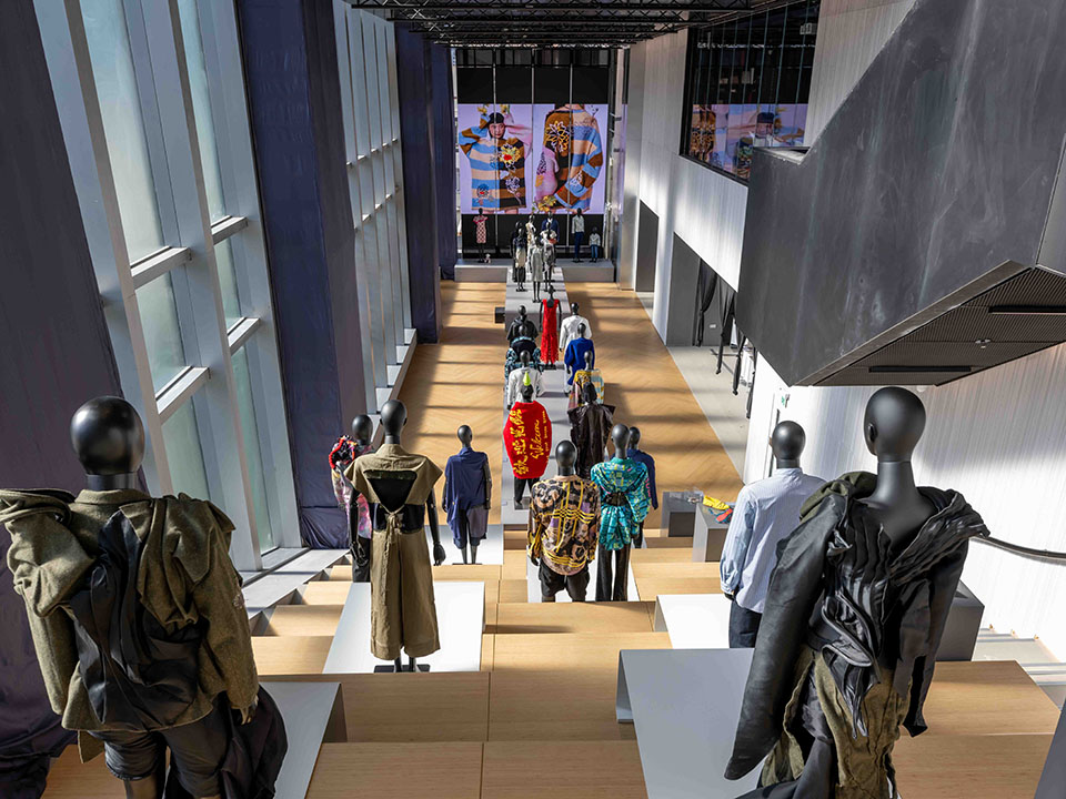 A versatile venue featuring design elements used in events, from fashion to conferences.