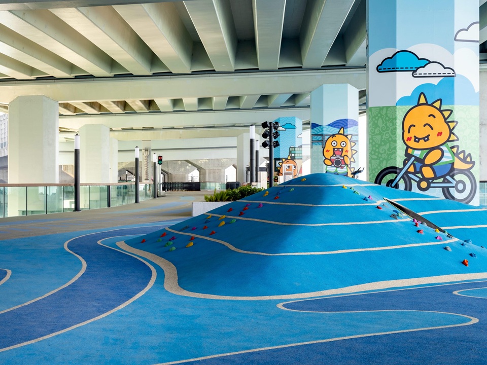 East Coast Boardwalk featuring mounds and undulating pavements for play and exercise.