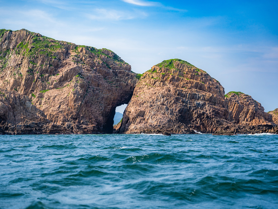 Boat Tour of the Sai Kung Volcanic Rock Region