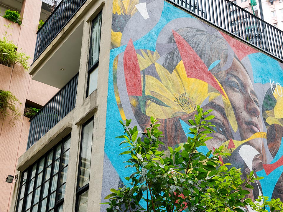 Mural by Kogaone at Wa In Fong East