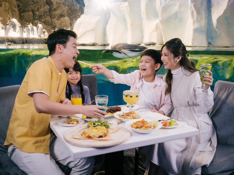 dining-and-souvenirs-01