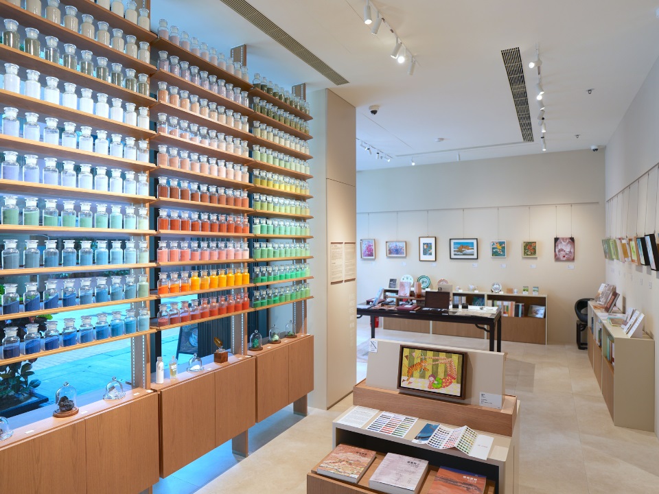 Exhibition catalogues, souvenirs, alongside affordable and collectible artworks are available for purchase at the gift shop. 