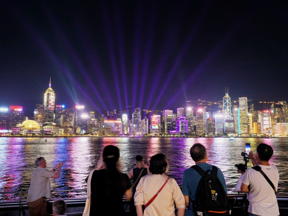 尖沙咀海濱花園的夜間景色。