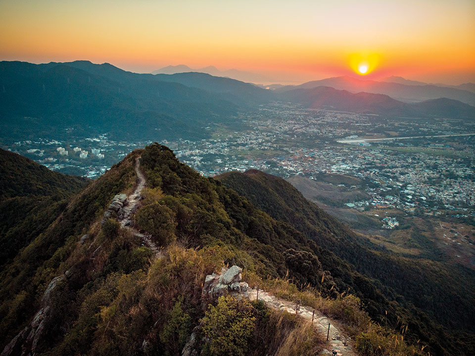 Challenging hike along Tai To Yan