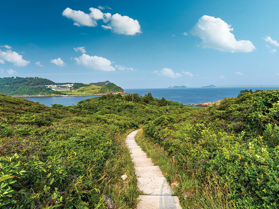 南堂頂（Nam Tong Peak）に続く海岸沿いの道