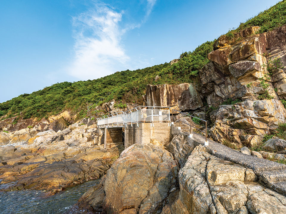 Tung Lung Chau rock carvings