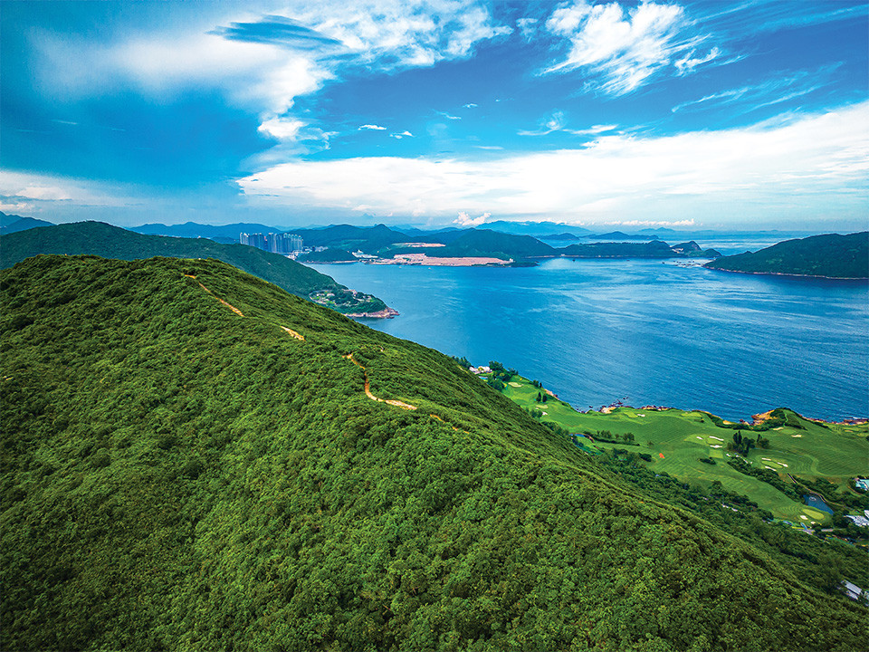 ドラゴンズバックと石澳湾（Shek O Wan）の空撮