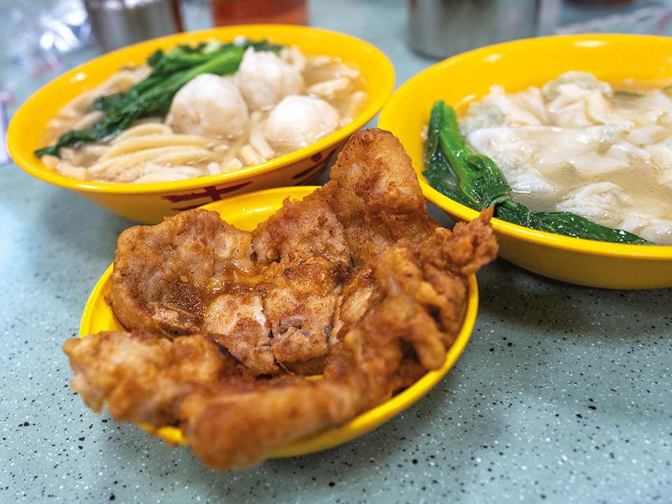 排骨麵、魚蛋麵、雲吞麵都是大埔熟食市場的知名美食