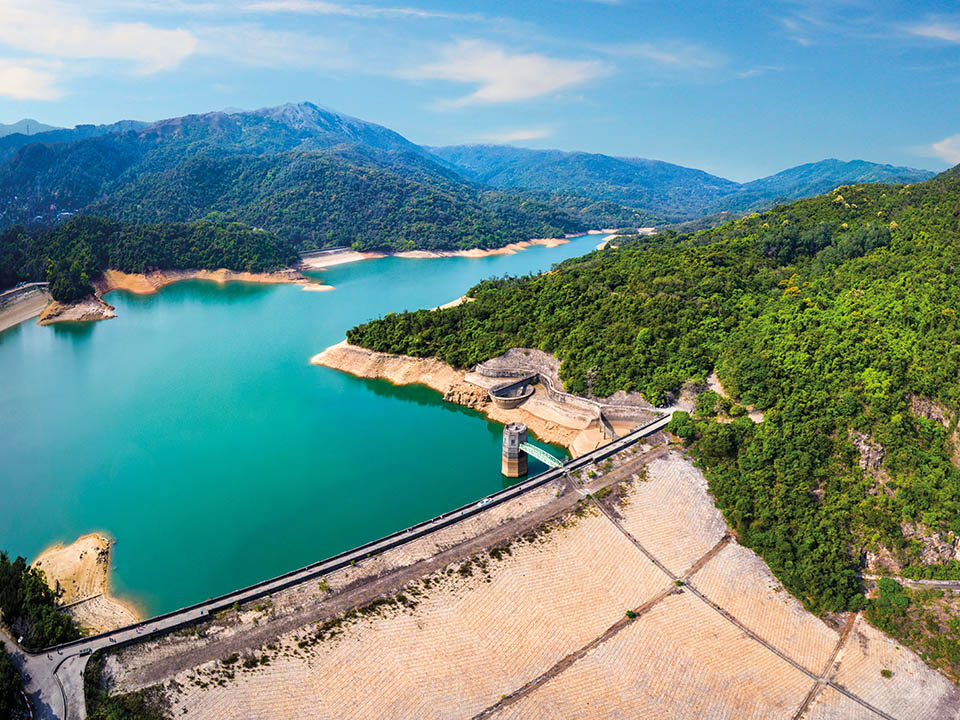 Main Dam, Hiking