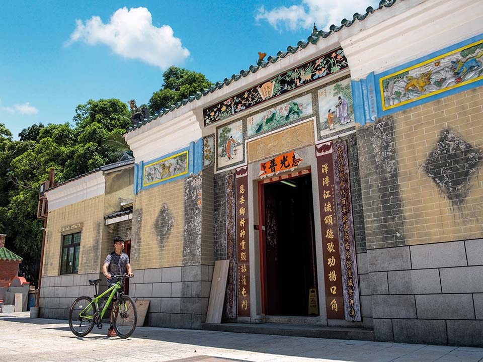 Hau Kok Tin Hau Temple and Fa Pau Exhibition Hall 1