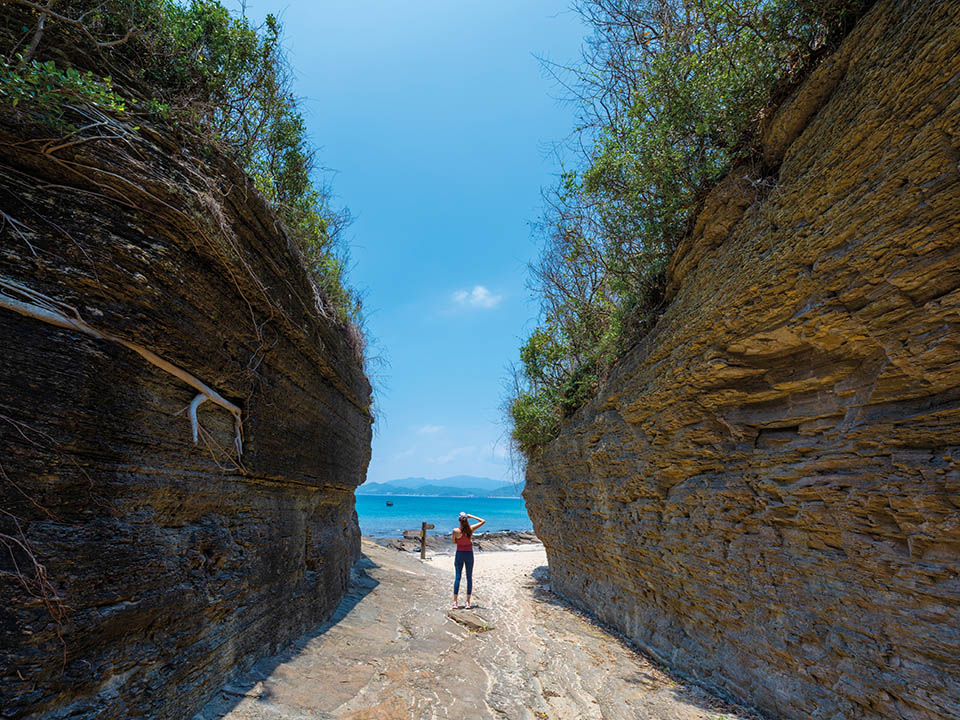 Cham Keng Chau, Island Hopping