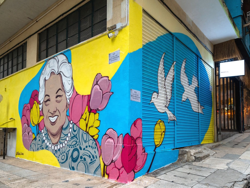 Shaw Daan’s mural on a street corner. 