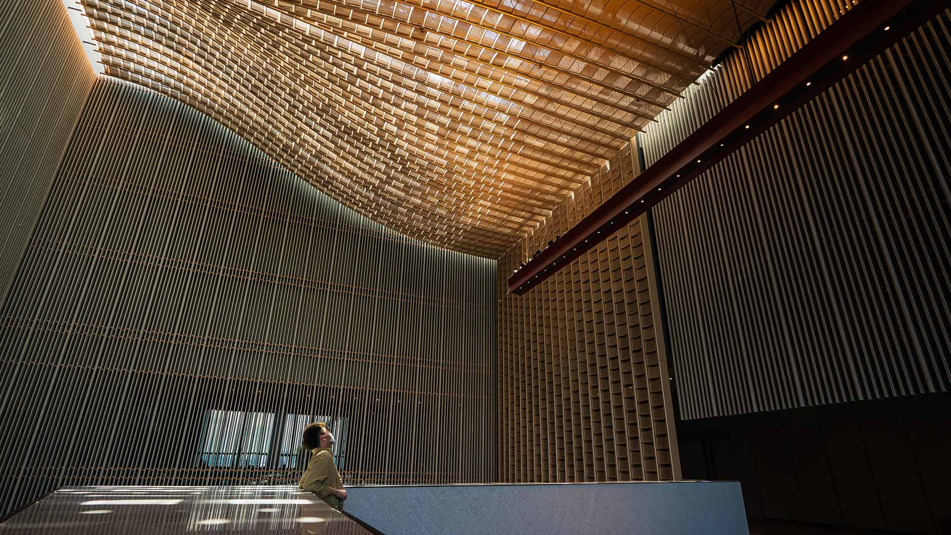 譚澤鴻特別欣賞香港故宮的線條和採光。