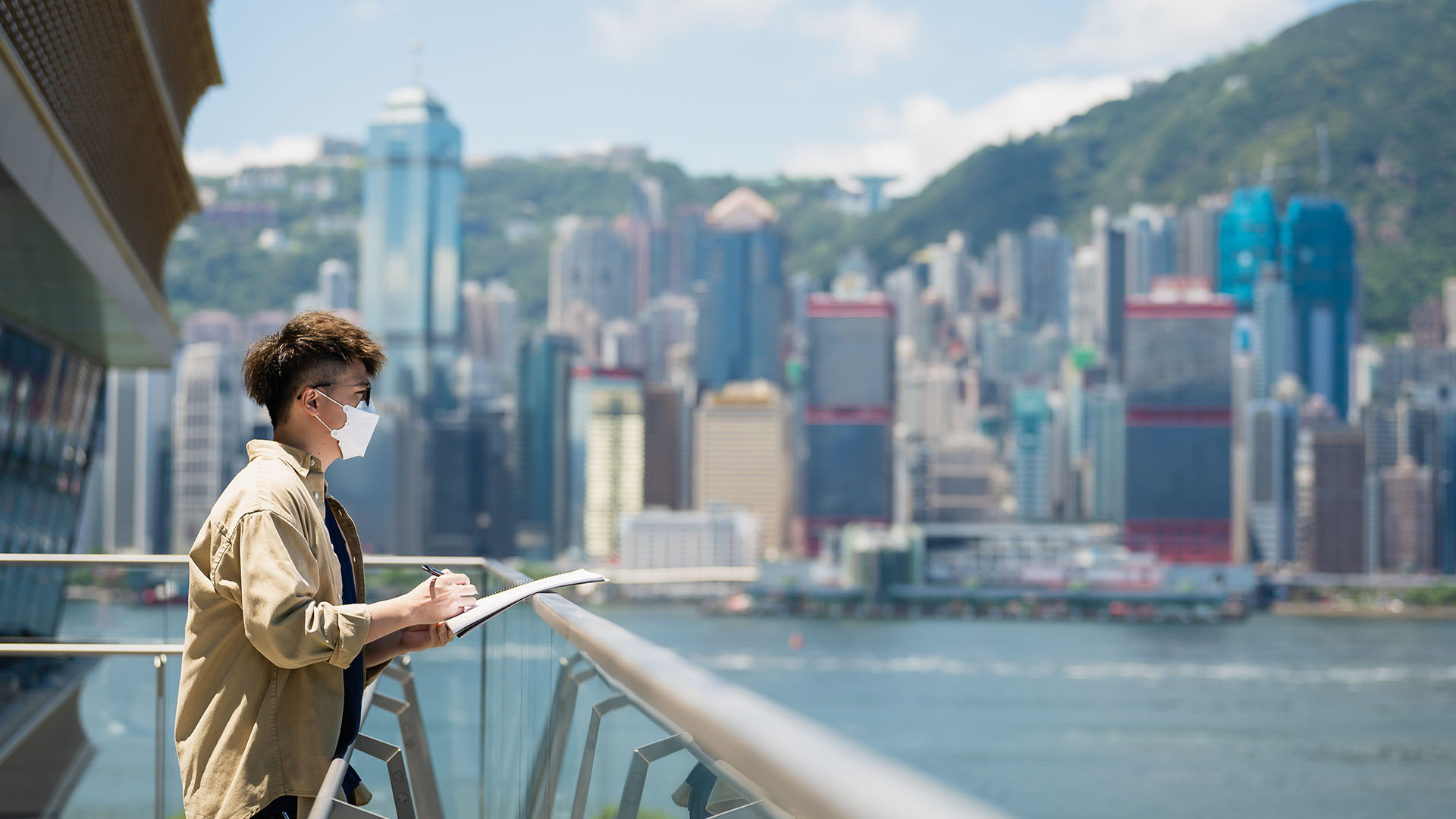 譚澤鴻希望帶著畫筆遊歷香港，手繪美食、建築或城市風景。