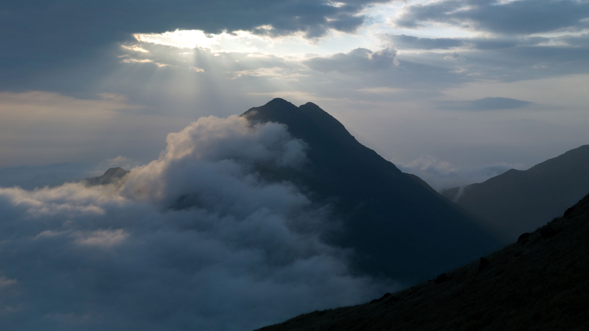 Hong Kong's foggy mountains, nice spot for Hong Kong photos