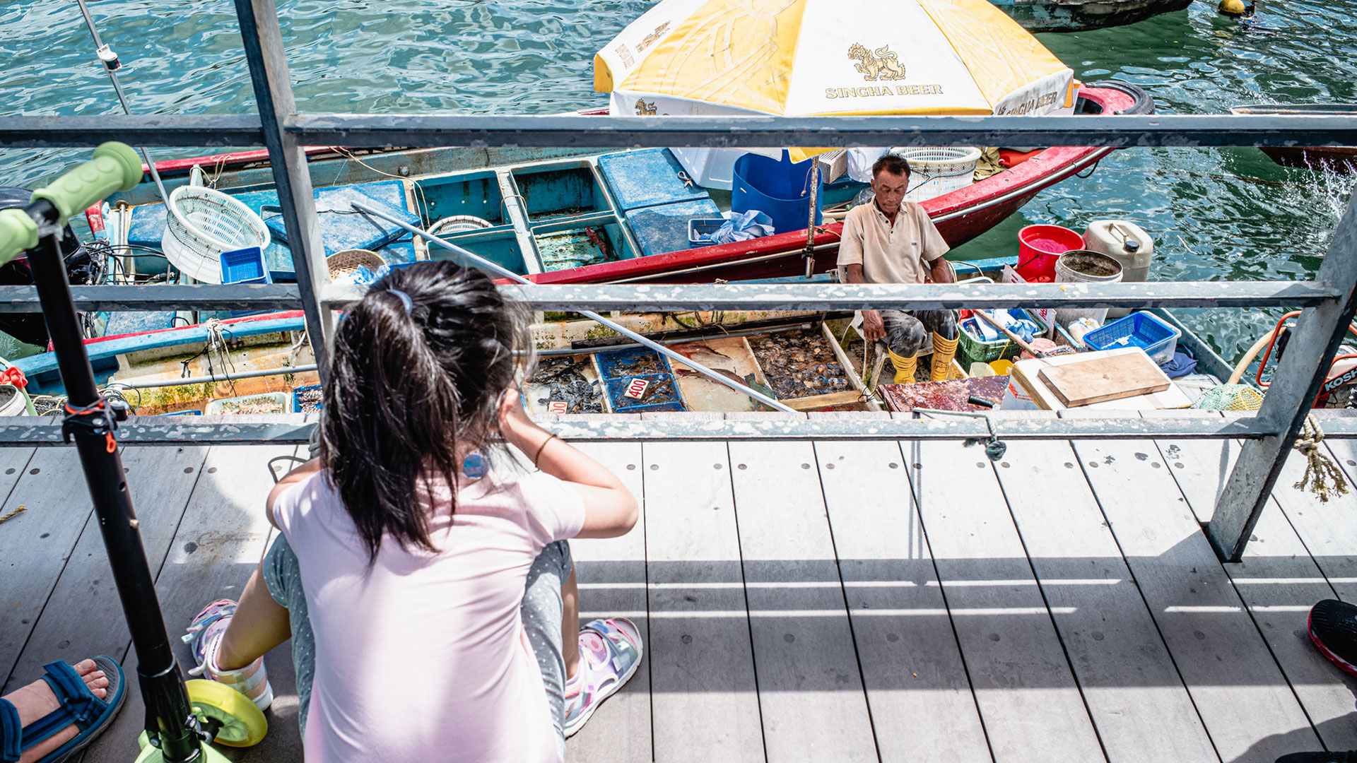 A water market near the bridge