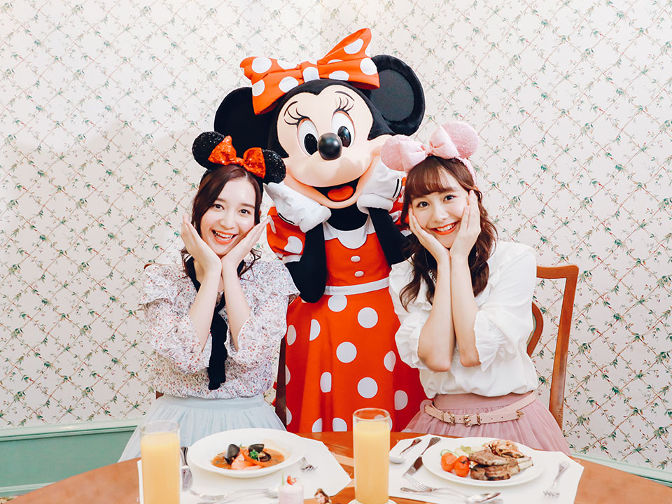 You may meet Disney characters when dining at hotel restaurants at Hong Kong Disneyland
