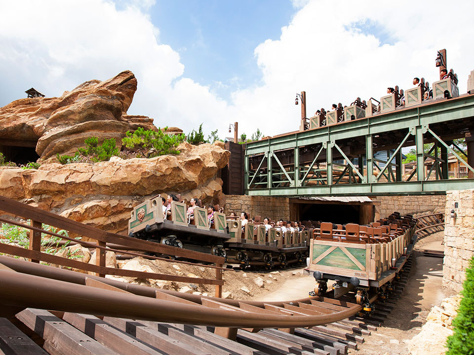 The Big Grizzly Mountain Runaway Mine Cars in Grizzly Gulch