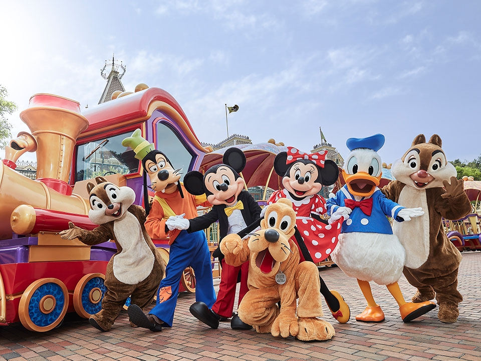 Meet Disney Pals at Hong Kong Disneyland