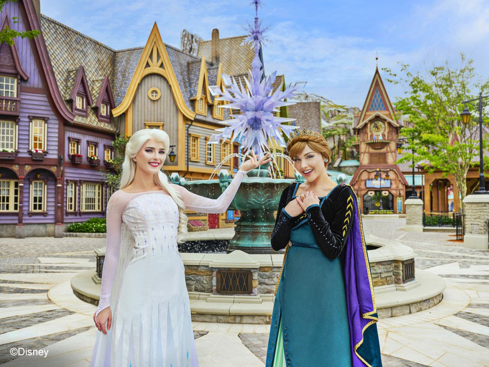 World of Frozen Anna and Elsa