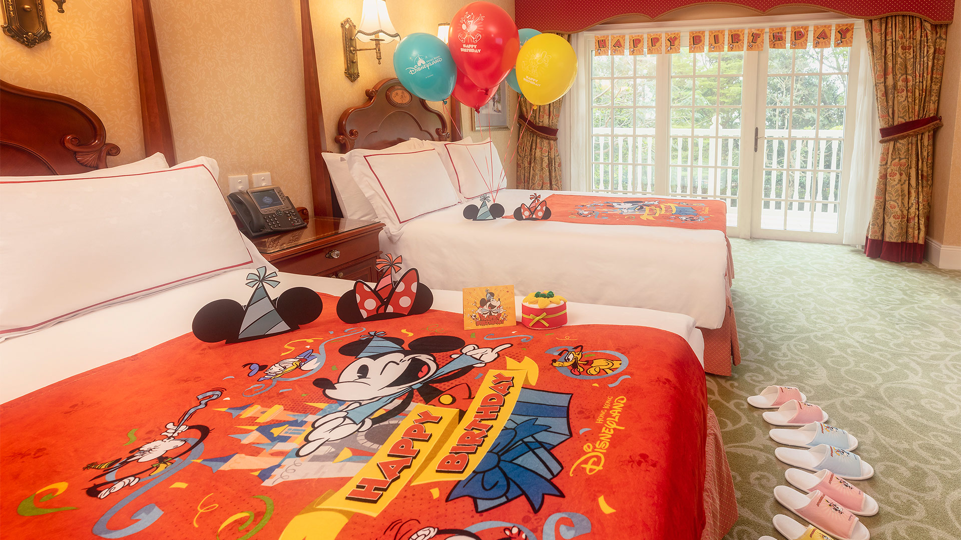Make your stay more special with a room decoration overlay at Hong Kong Disneyland Resort’s hotels