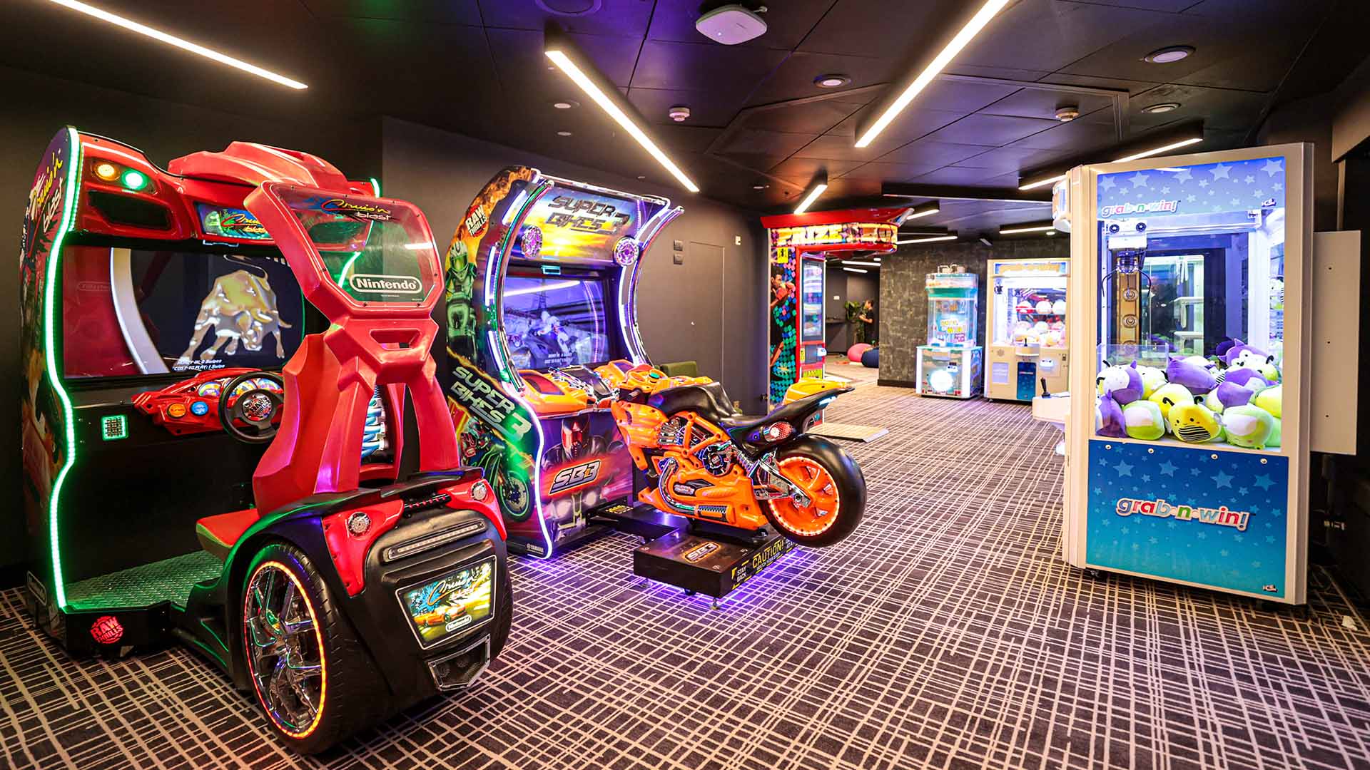 Arcade games aboard the Star Voyager. 