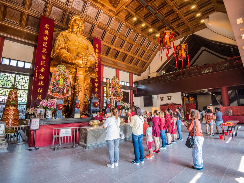 Tìm sự tĩnh lặng nơi những ngôi đền đẹp nhất Hồng Kông