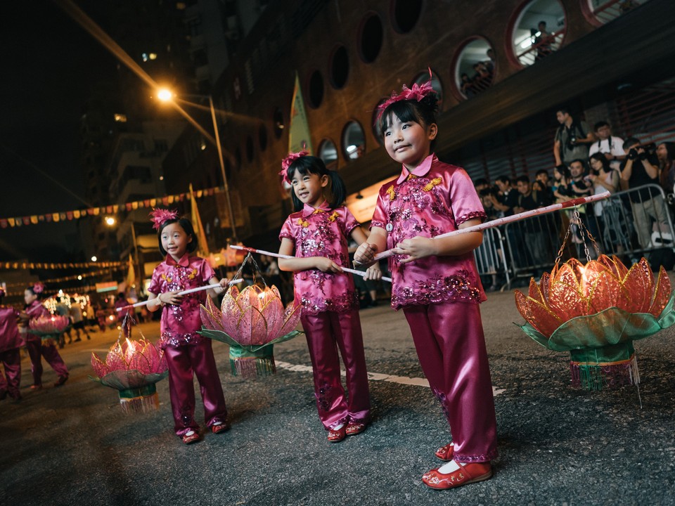 Children holding lantern