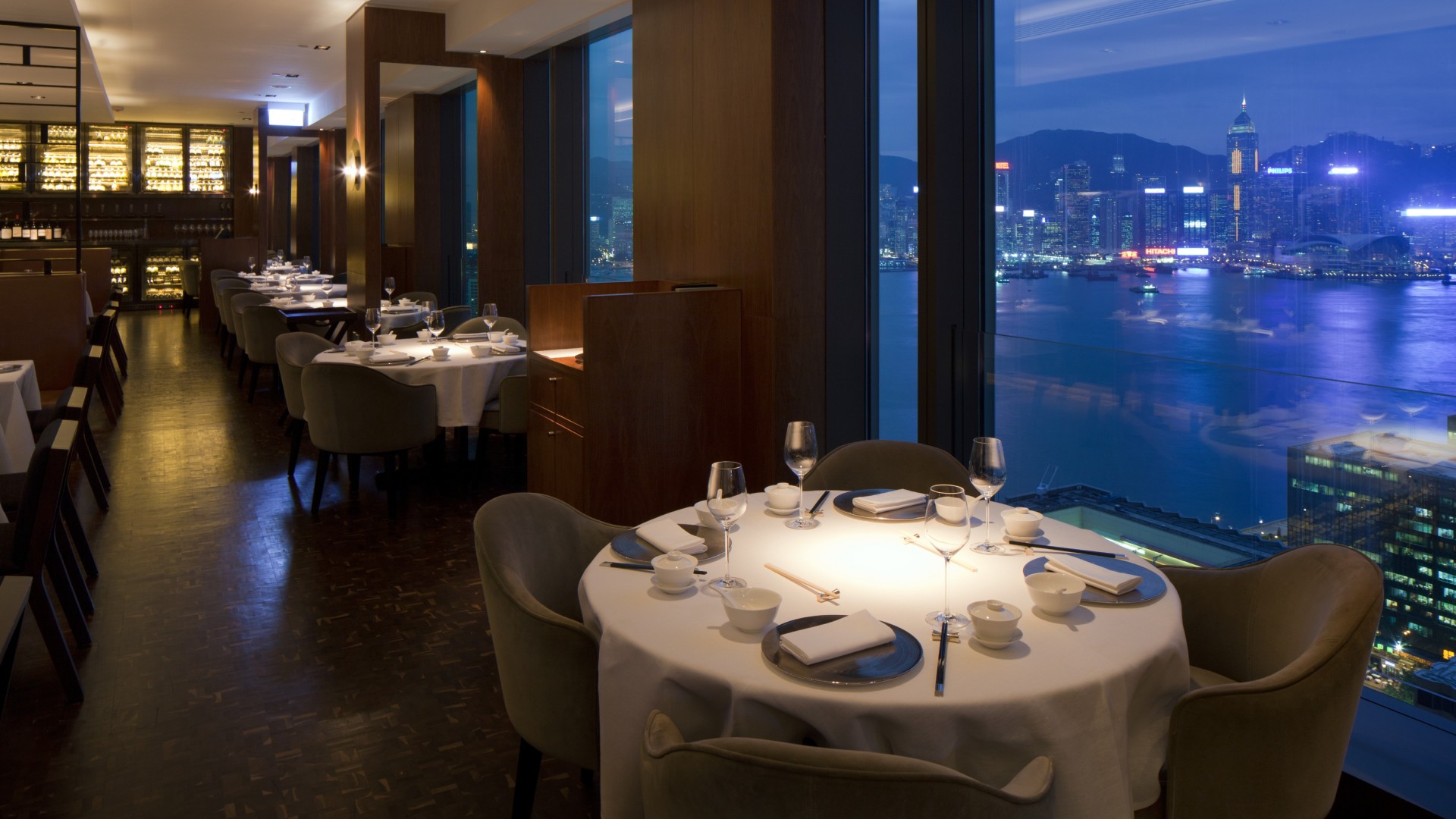 晚上於天外天一覧香港的天際線