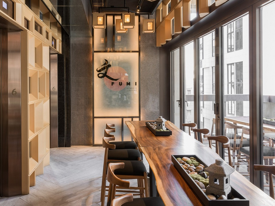 The interior of Fumi.