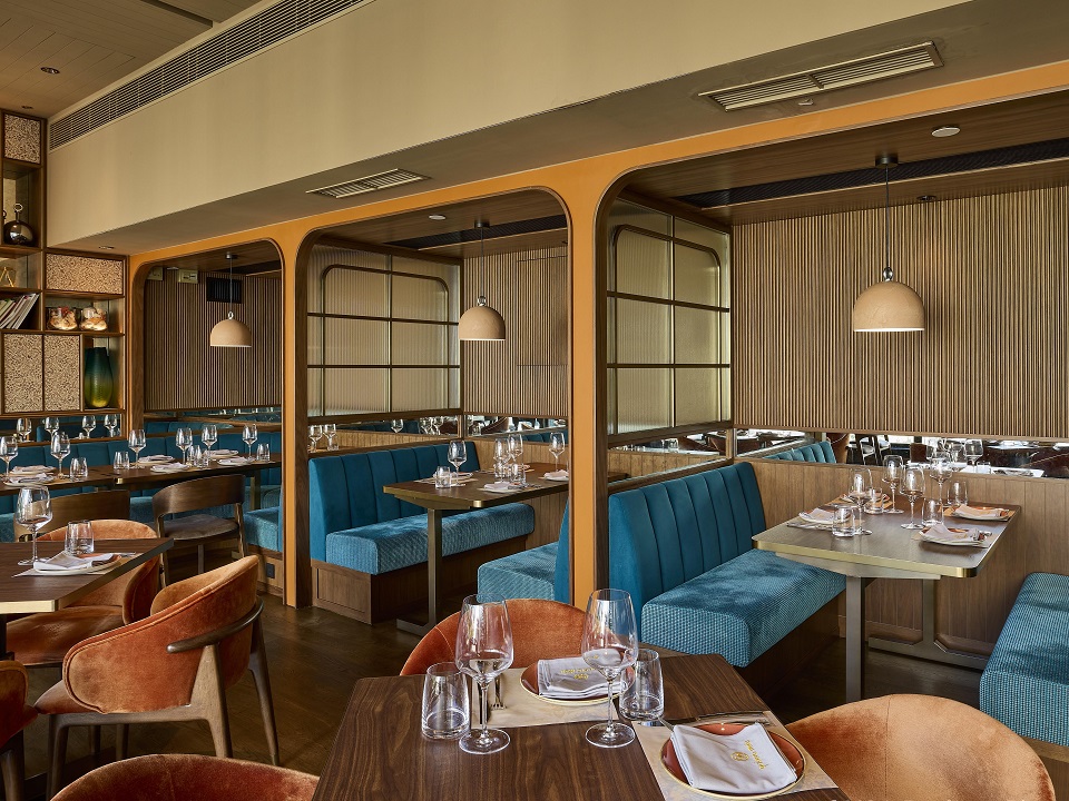 Quiero Más brings the Mediterranean breezes from the Greek isles to Central.