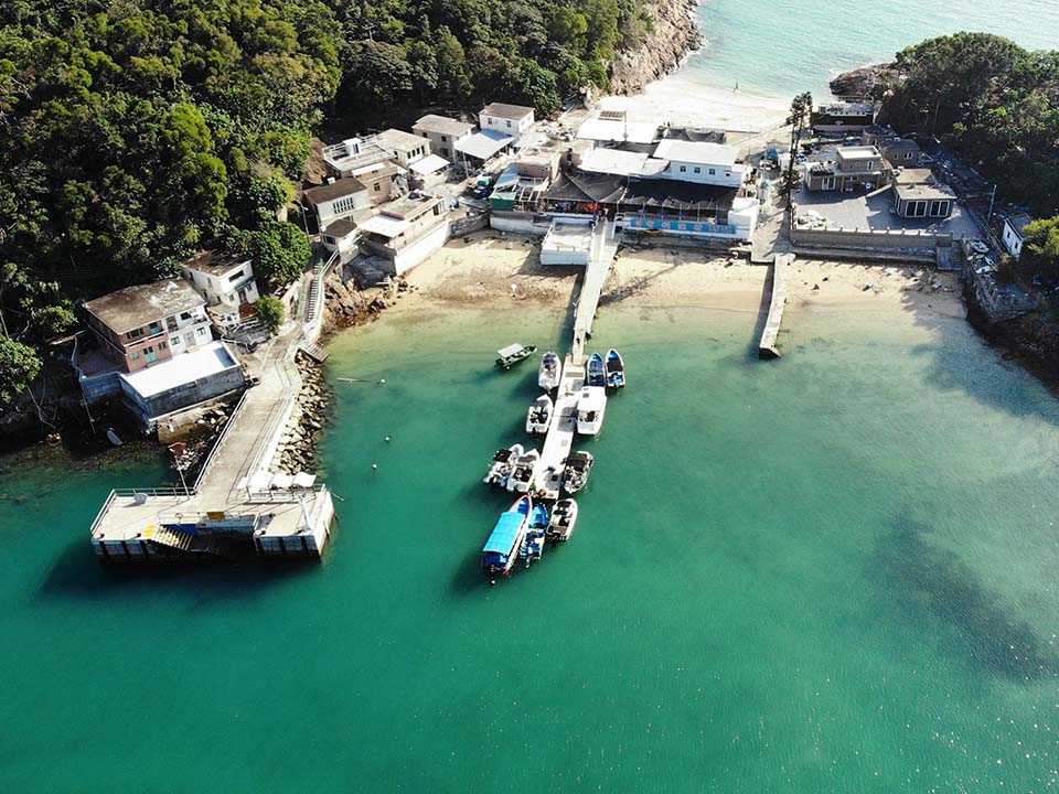 Yau Ley Seafood Restaurant is famous for its open view and seafood cuisine.