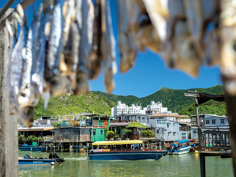 Ontdek meer over de levenswijze van een garnalenpastamaker in een van de oude vissersdorpen van Hongkong