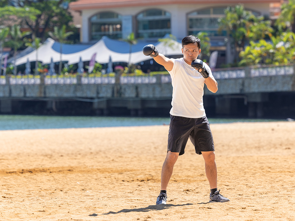 Een Franse MMA-vechter vertelt over zijn liefde voor Discovery Bay en zijn favoriete locaties in Hongkong om buitenactiviteiten te ondernemen.