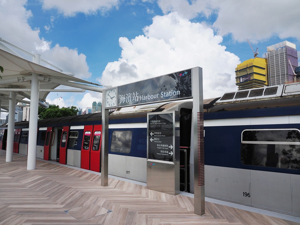 海濱站翻新港鐵列車