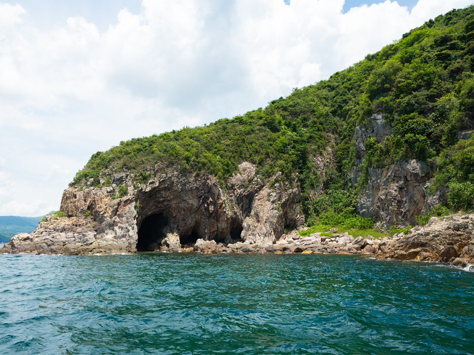 stop5-elephant-trunk-cave-01