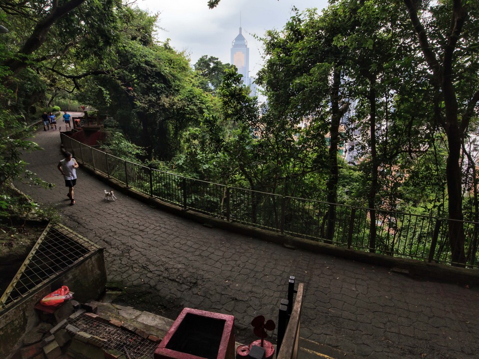 鬧巿中登山：灣仔峽道