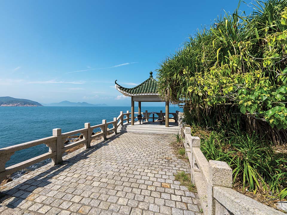 Panoramisch zicht op de oceaan op de Kleine Chinese Muur Wandelroute