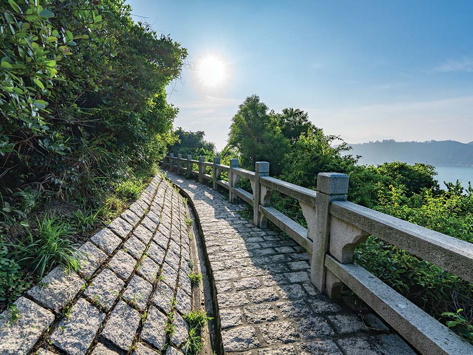 Mini Great Wall Hiking trail on Cheung Chau 