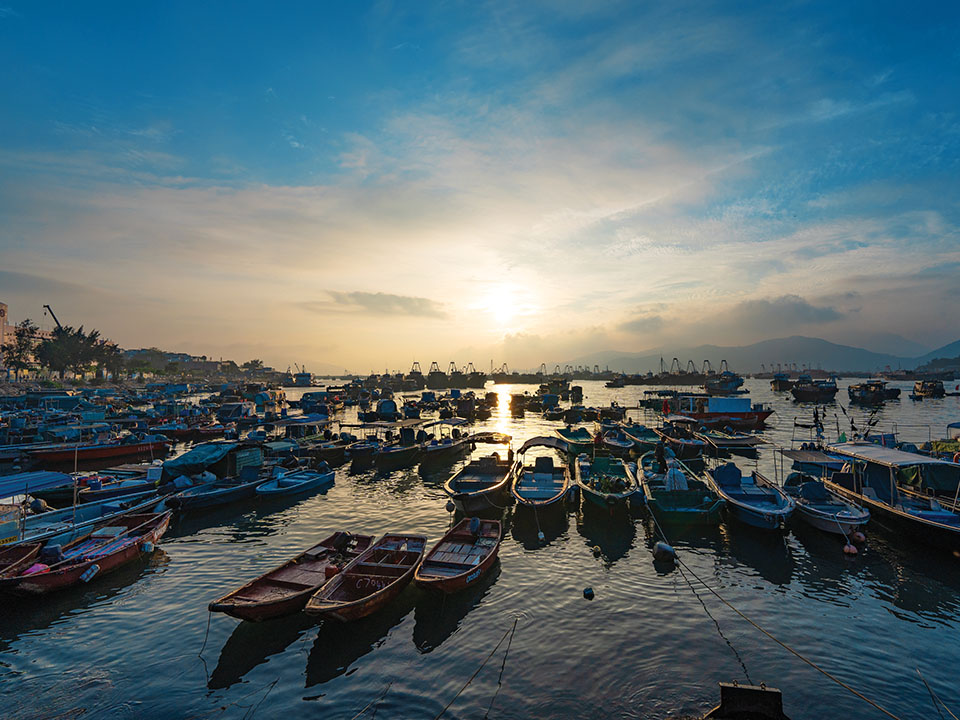 大興堤路（Tai Hing Tai Road）からみる海の夕景