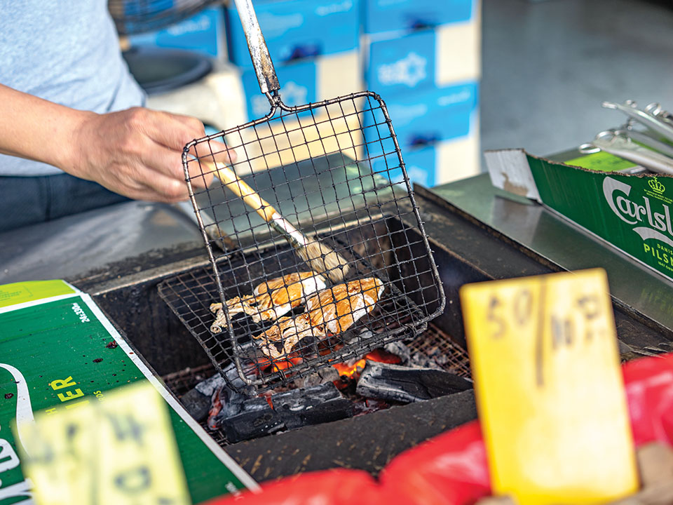 Snacks locaux sur Tai San Praya Road à Cheung Chau