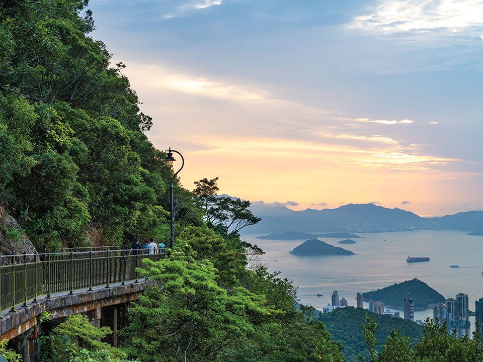 Blick auf den Victoria Harbour von der Lugard Road