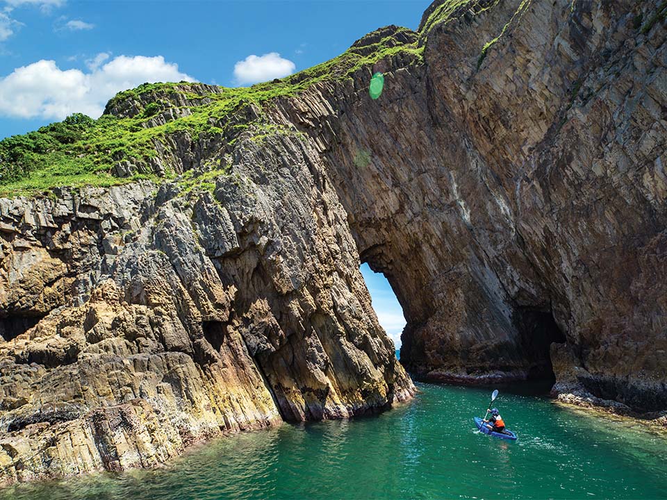 Kayak sur les eaux entourant Wang Chau