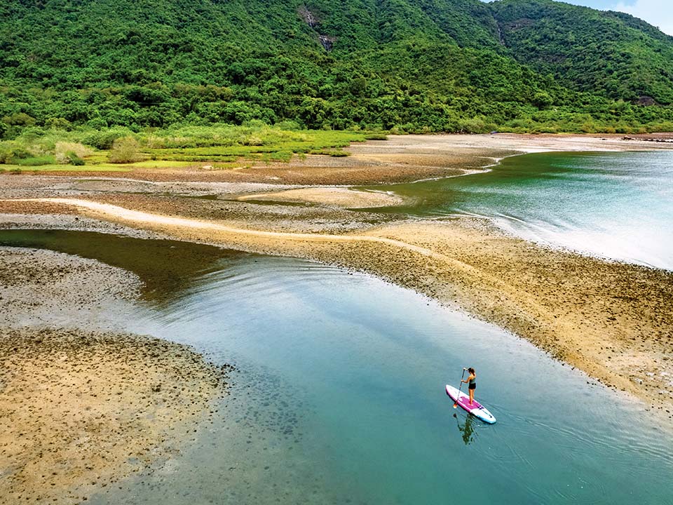 Suppen: verken de schilderachtige kustwateren en de biodiverse plattelandsdorpen van Yung Shue O en Sham Chung.