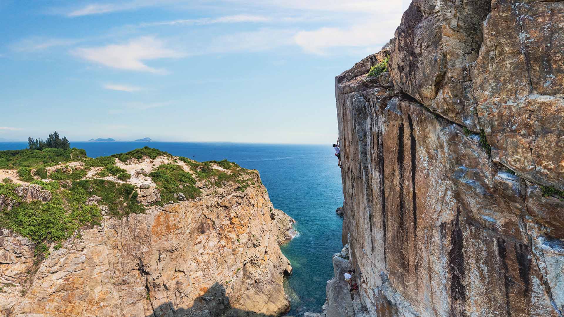 Tung Lung Chau is a paradise for rock climbing enthusiasts