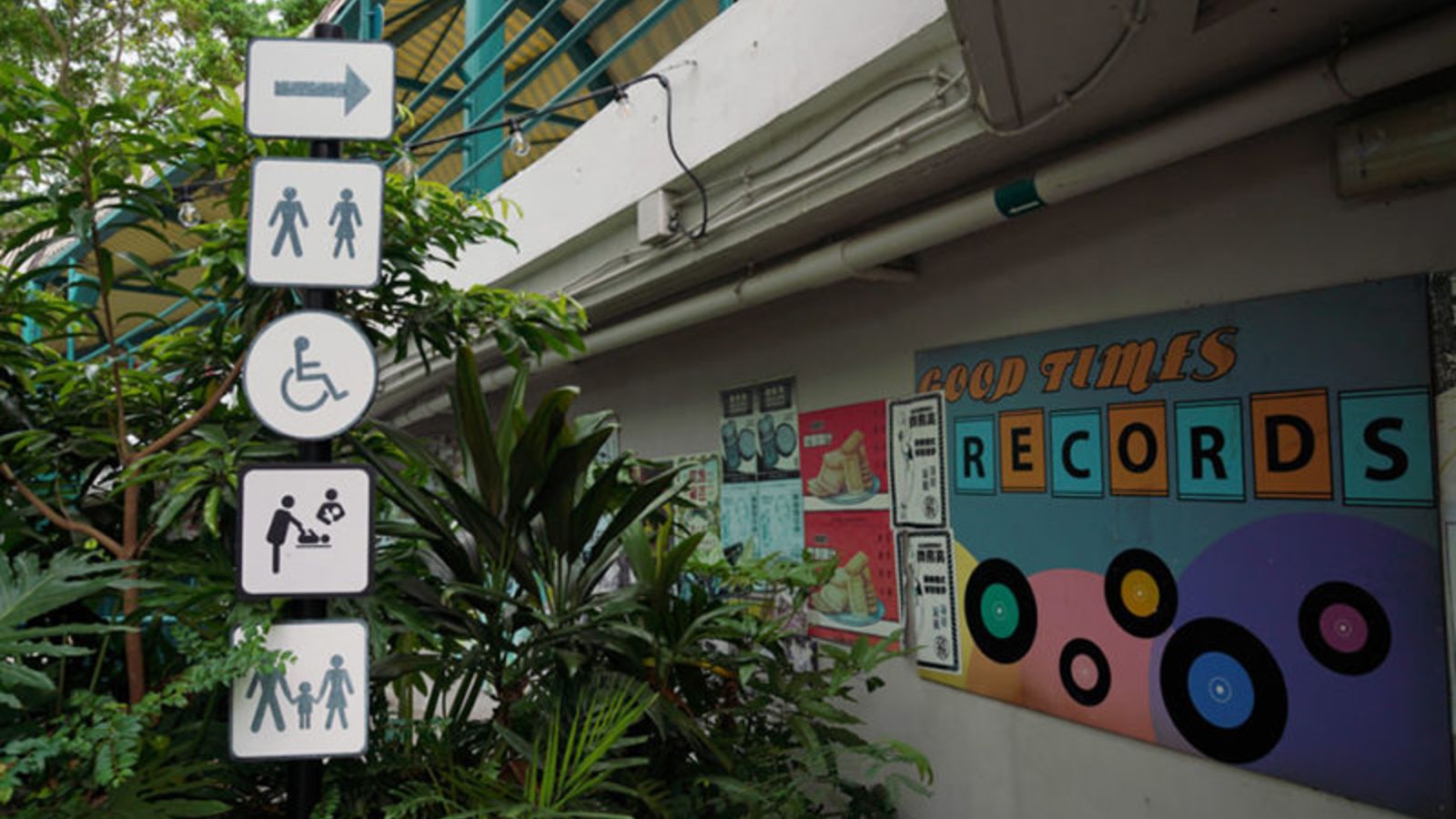 Use Ocean Park’s family-friendly facilities