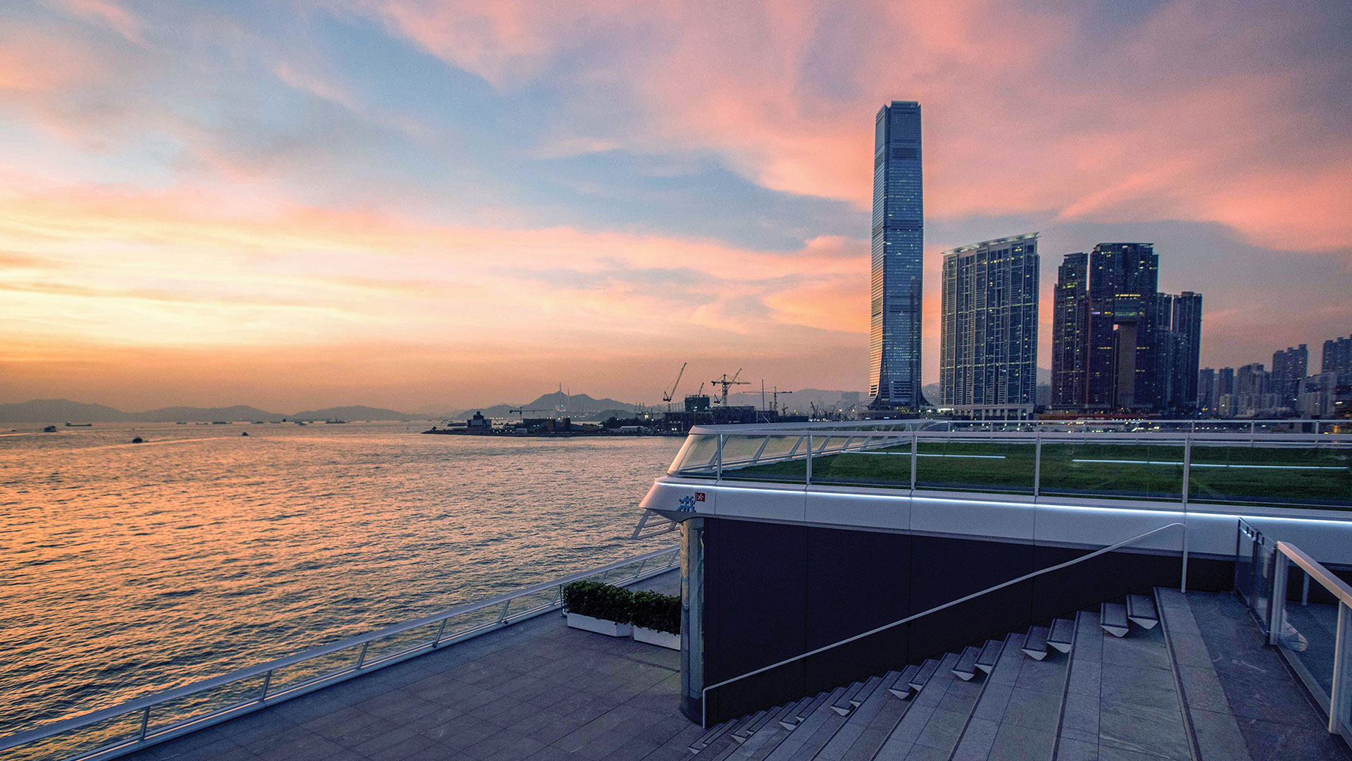Take a break at Ocean Terminal deck
