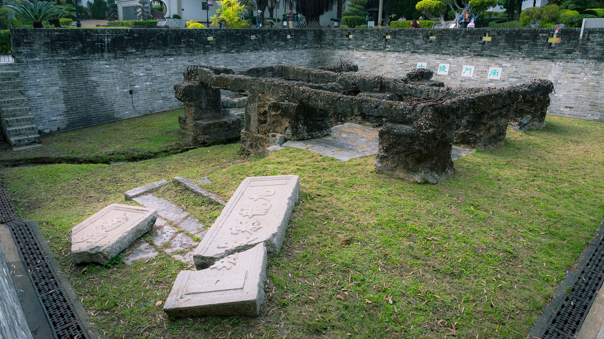 Temple Street Night Market